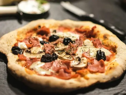 Pizza Capricciosa (foto indicativa)